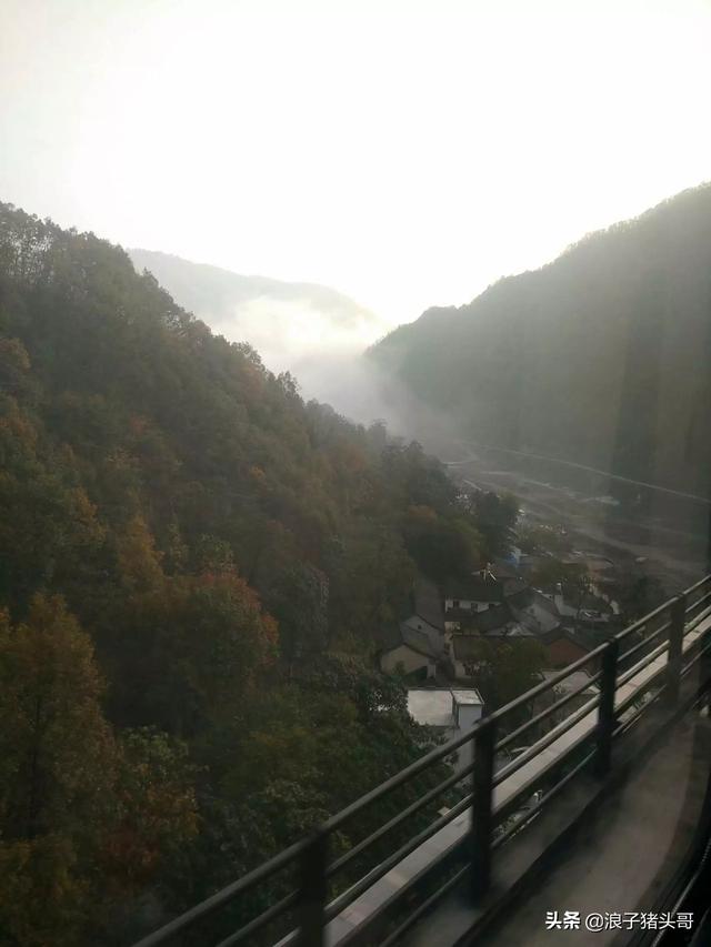 学生党，湖南人，想出去旅行，什么地方比较好呢？花费3000～4000左右，有什么值得一去的地方吗？