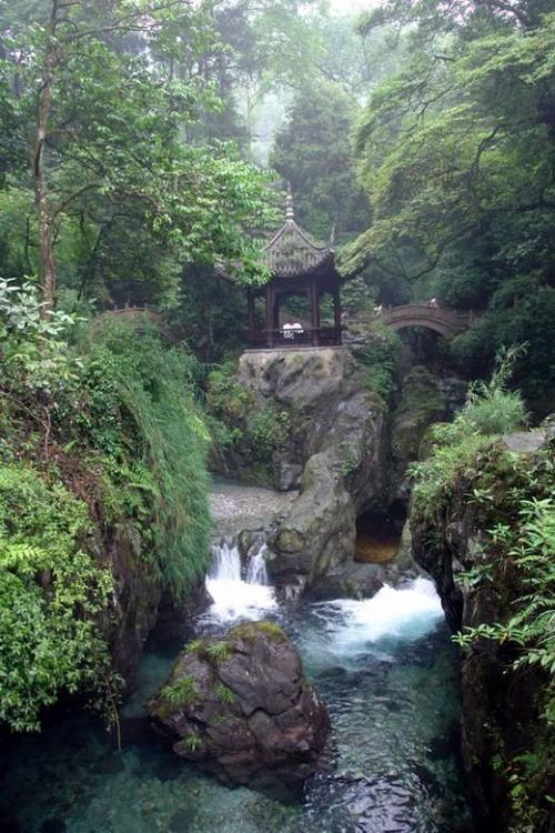 谁能给我四川内的旅游景点建议介绍