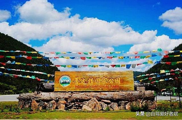 旅游小白跪求一条云南旅游最全攻略（第一次一个人旅游，性别女）时间消费什么的可以忽略舒服就行？