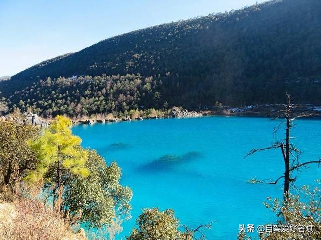 旅游小白跪求一条云南旅游最全攻略（第一次一个人旅游，性别女）时间消费什么的可以忽略舒服就行？