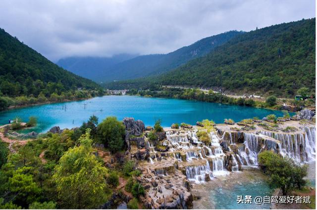 旅游小白跪求一条云南旅游最全攻略（第一次一个人旅游，性别女）时间消费什么的可以忽略舒服就行？