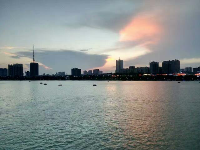 要去南阳出差，有一天的时间自由安排，去南阳哪里玩比较好？