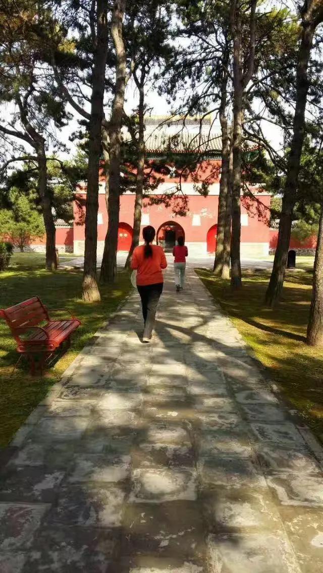承德两日游，除了避暑山庄，还有什么景点可以推荐？美食呢？