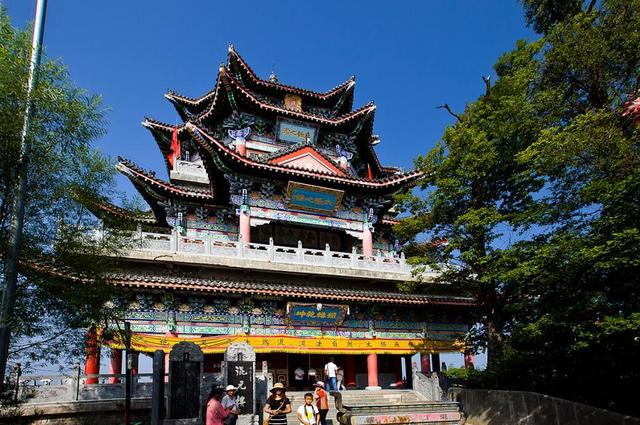 我是西安的朋友，最近想自驾出省游，预计一星期左右，可以去哪里？
