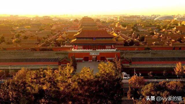 突然抬头，天高云淡，秋来了吗，好想去旅游，有没有推荐的？