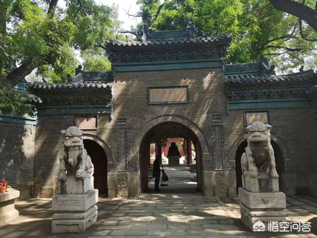 有没有适合这个季节去旅游且消费比较低的地方呢？