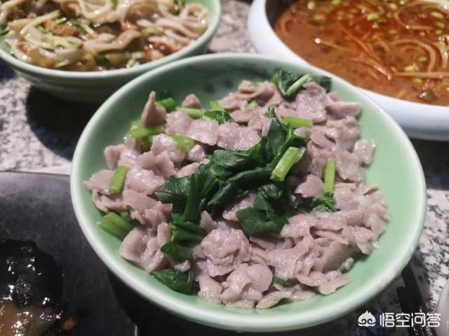 有没有适合这个季节去旅游且消费比较低的地方呢？