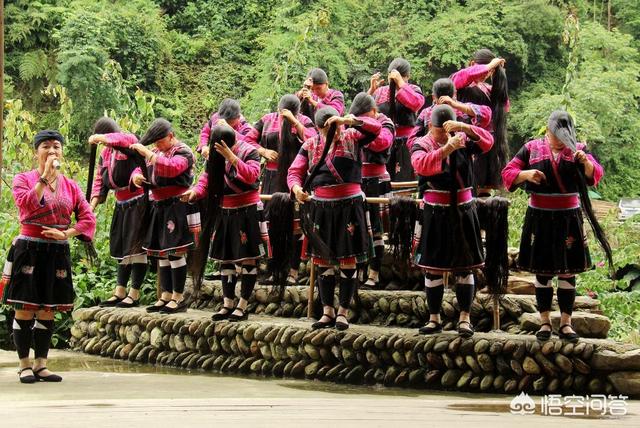 七月底八月初去哪里适合全家旅游，有老人和小孩（3岁）？