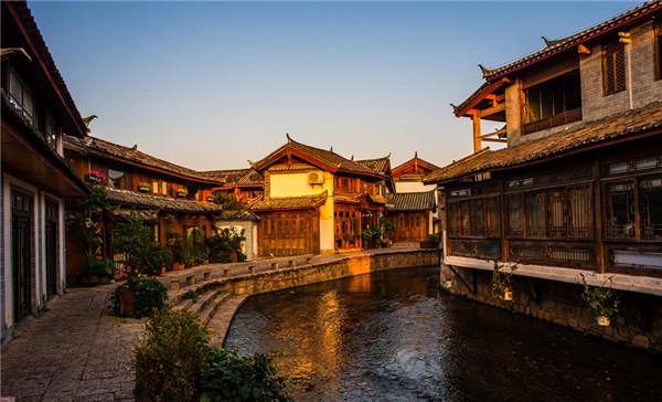 春节想带父母、岳父岳母、老婆孩子一起出去旅游，求推荐合适的地点？
