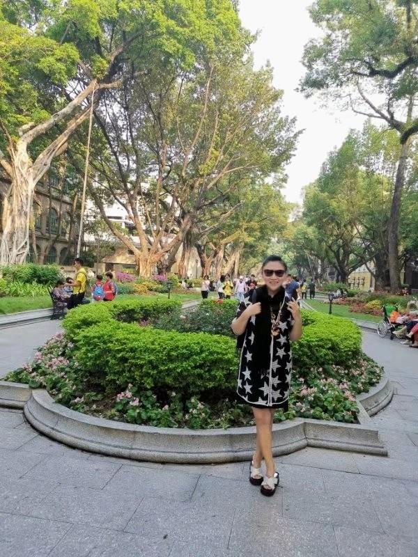 春光灿烂，出游衣装如何搭配才能体现女人迷人的美？