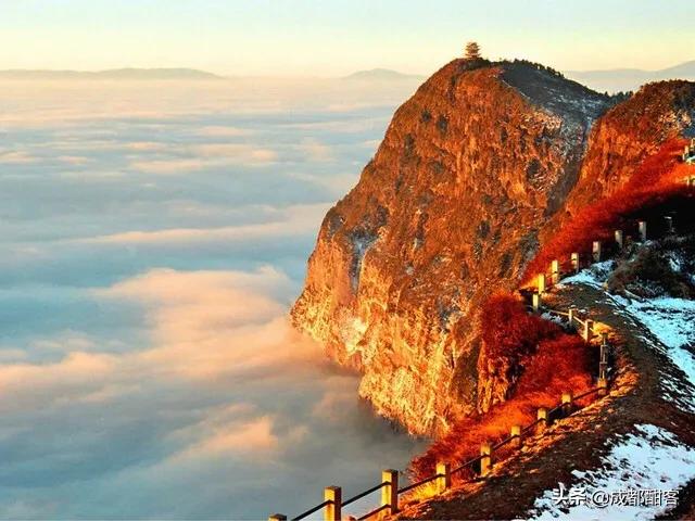 八月适合去成都旅游吗？
