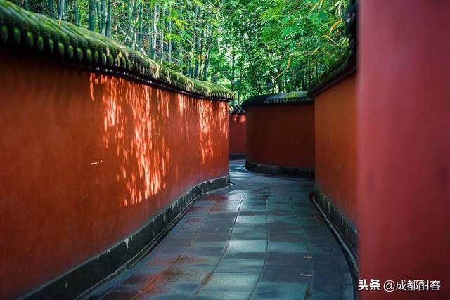 八月适合去成都旅游吗？