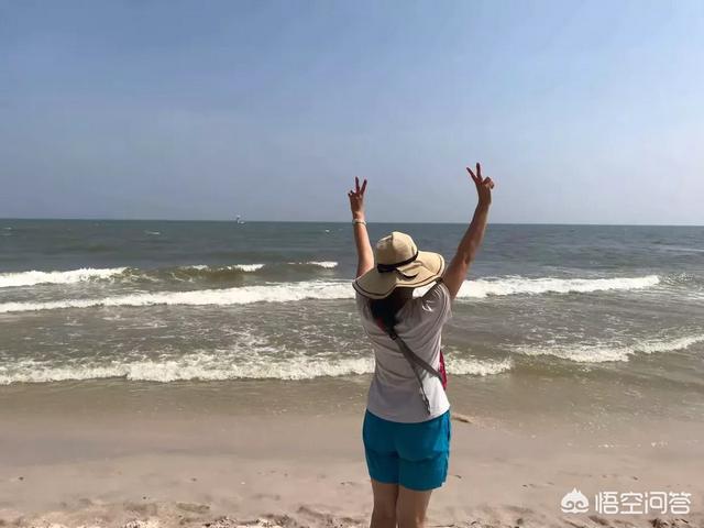 春节想去泰国旅游，有哪些能看到海景且人不是很多的地方值得推荐？