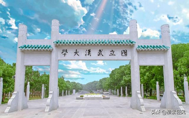 国庆准备和女朋友去武汉旅游，吃住行方面有哪些好的建议？特别是吃？