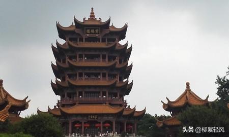 国庆准备和女朋友去武汉旅游，吃住行方面有哪些好的建议？特别是吃？