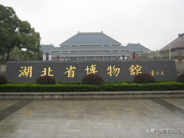 国庆准备和女朋友去武汉旅游，吃住行方面有哪些好的建议？特别是吃？