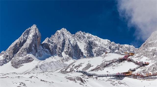 过年的时候适合去哪里旅游?要风景好的，人不多的？