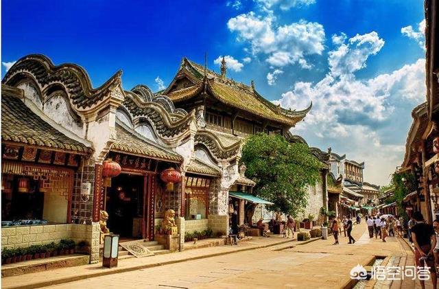国庆假期，准备在成都和周边游玩，有什么美食和景点可以推荐？