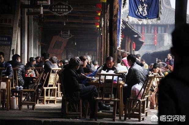 国庆假期，准备在成都和周边游玩，有什么美食和景点可以推荐？