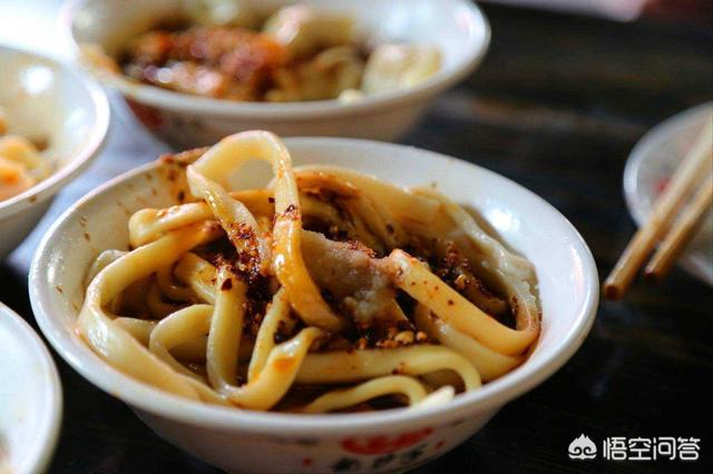 国庆假期，准备在成都和周边游玩，有什么美食和景点可以推荐？