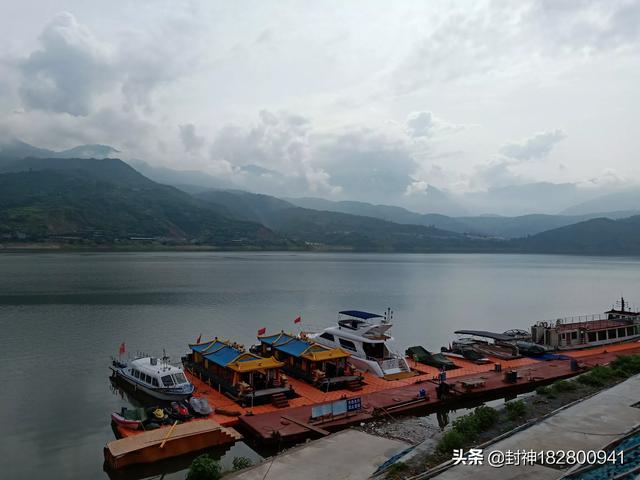 夏天在四川的那些地方旅游最好玩？