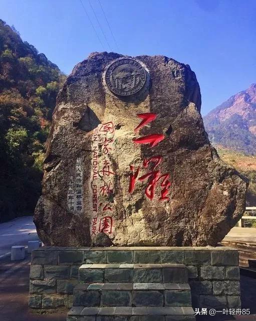请推荐四川有哪些避寒暖冬的旅游景点？