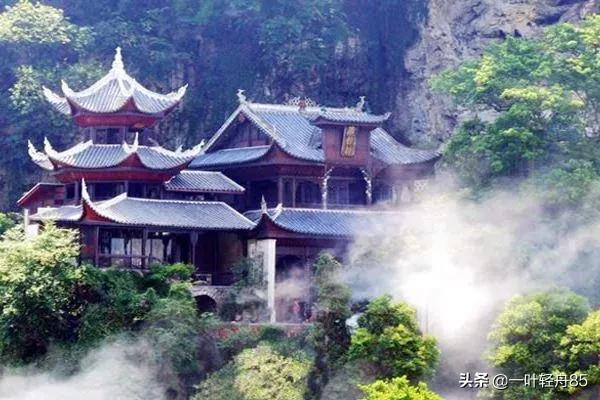 请推荐四川有哪些避寒暖冬的旅游景点？
