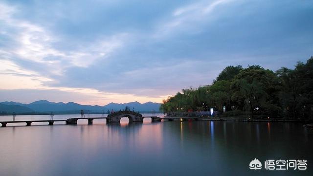 最近准备去浙江旅游，希望能介绍3个最值得去的地方？