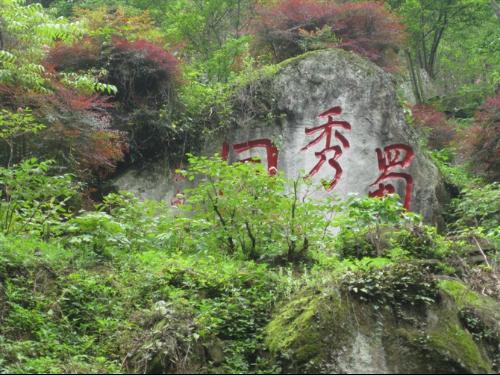国庆去成都，有什么好的旅游路线么？不要离市区太远的。