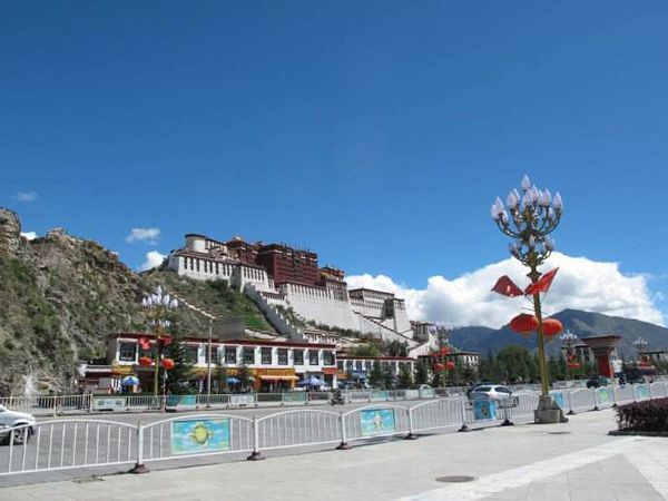 拉萨旅游攻略，注意事项，必备物品。