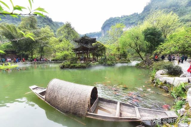 重庆好玩的地方太多了，谁能列个明细？不用太细，简明扼要？