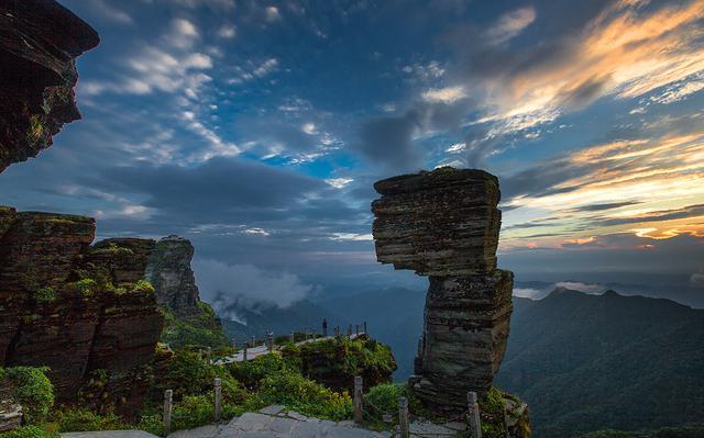在中国旅游不得不去的十大名山，你心中那座山入选了吗？