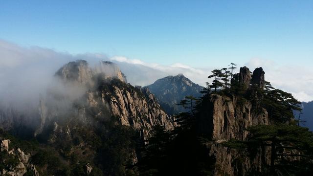 在中国旅游不得不去的十大名山，你心中那座山入选了吗？