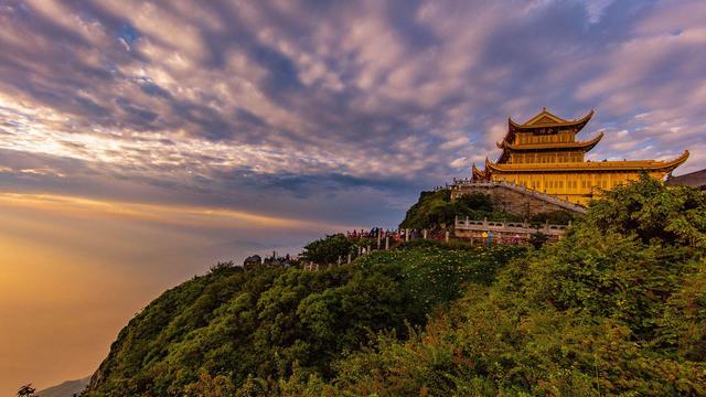 在中国旅游不得不去的十大名山，你心中那座山入选了吗？