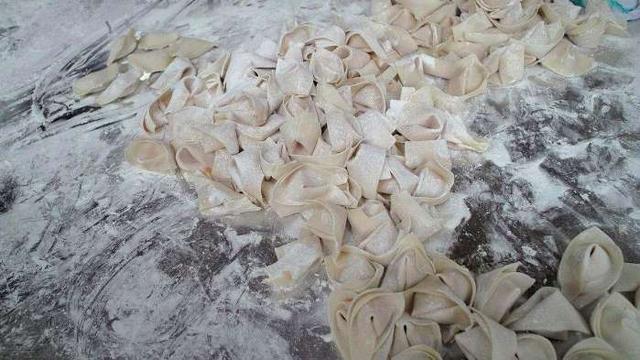 周末打算去武汉旅游，有什么风景和美食值得感受一下？