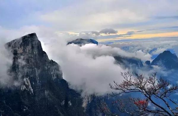 张家界的秋天美吗？有什么不错的旅游攻略？