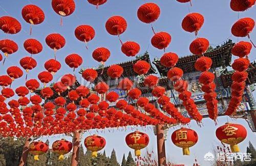 现在是否有一些人在春节时喜欢自驾旅游？你觉得这样的春节有年味吗？