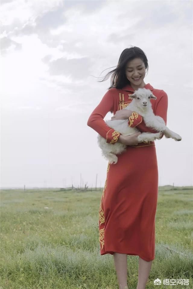 秋季外景拍人像，穿什么衣服好看？