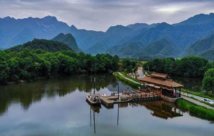 夏季旅游十大最佳去处，夏季旅游景点排行榜前十名